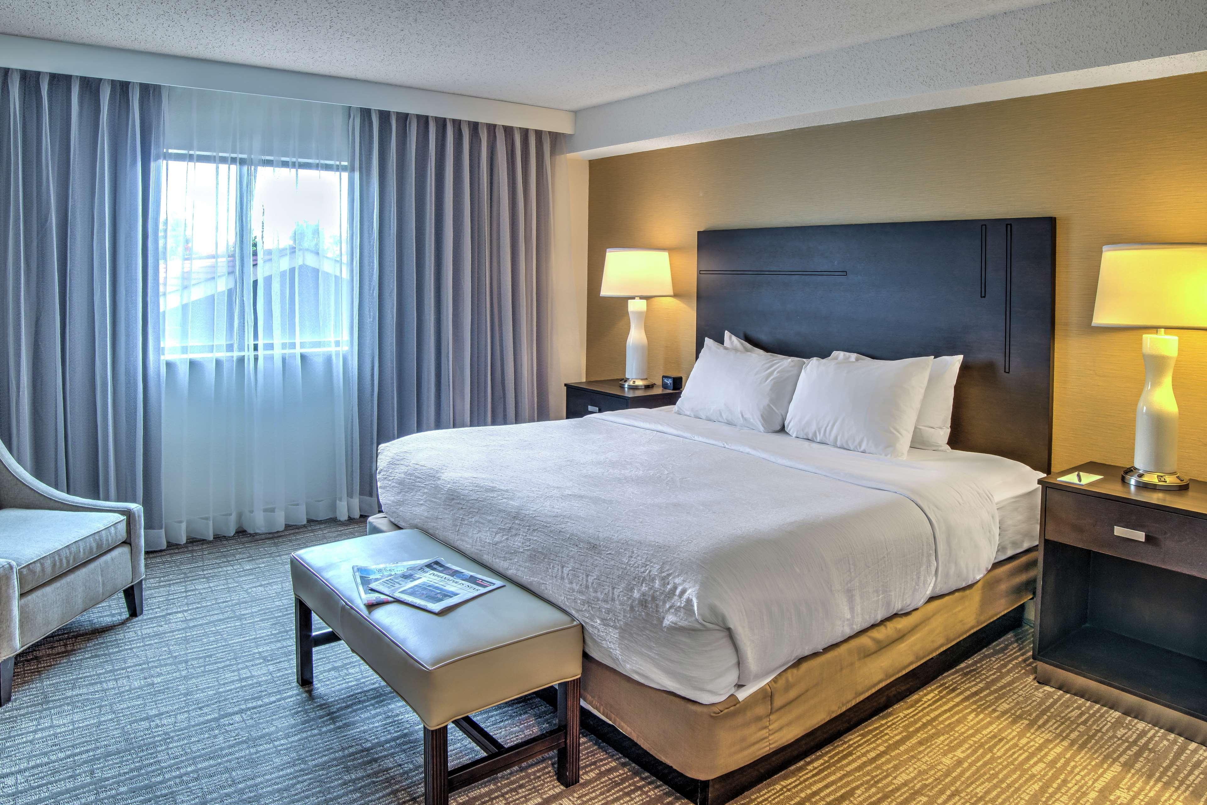 Embassy Suites By Hilton Indianapolis North Экстерьер фото